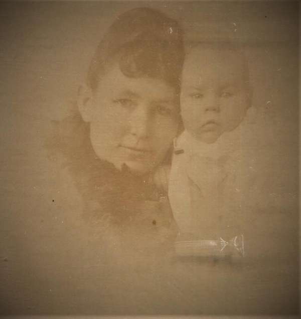 105077