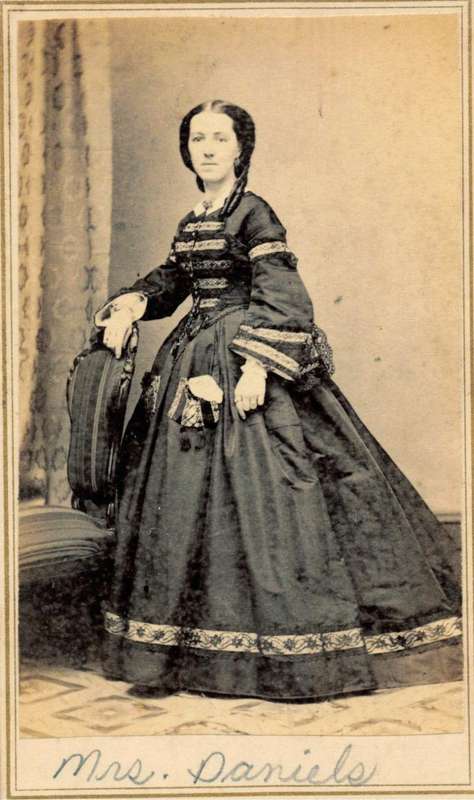 118053