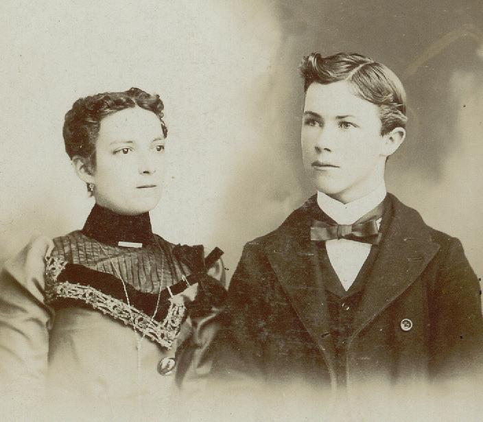 18633