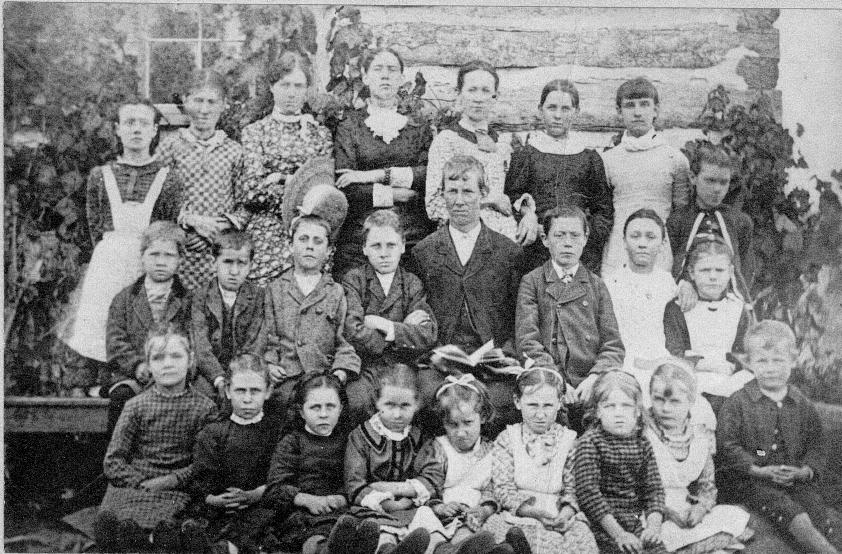 18686