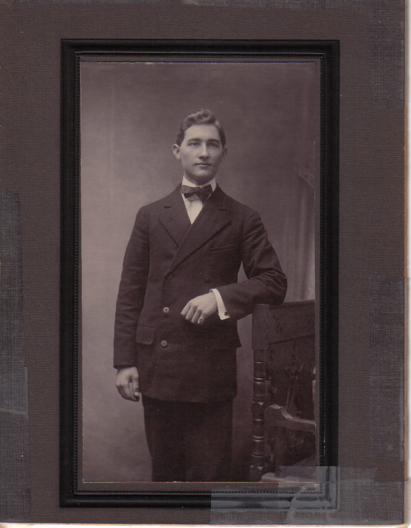 18734
