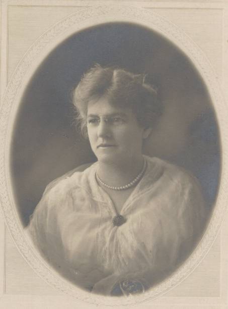 18758