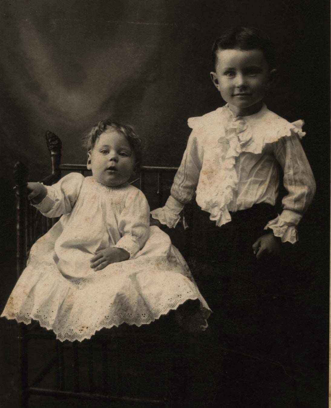 18916