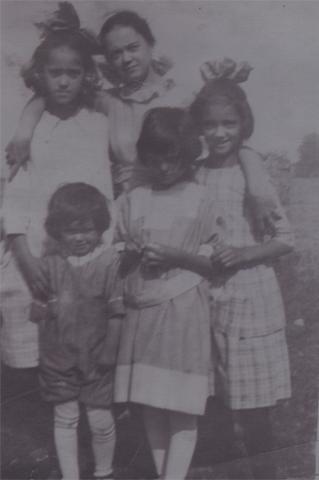 18986
