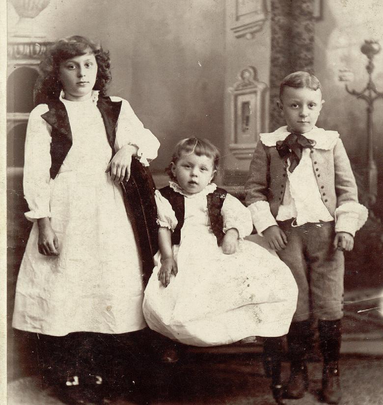 Free genealogy family history photo search by surname - Dead Fred .com